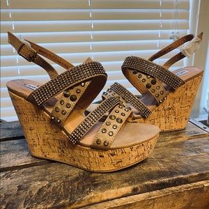 NWOB “Not Rated” Gold/Tan Wedges sz 7.5